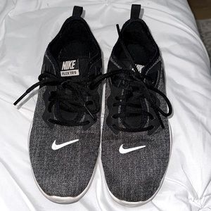 Nike Flex TR9 Sneakers